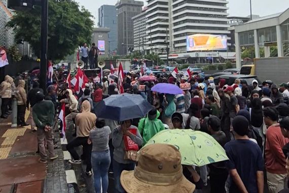 Gelar Aksi, AMPD Minta Bawaslu RI Selamatkan Demokrasi di Sumsel - JPNN.COM