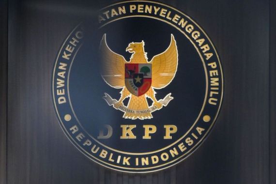 Tim Hukum Paslon Aurama Laporkan Belasan Komisioner Bawaslu di Sulsel ke DKPP - JPNN.COM