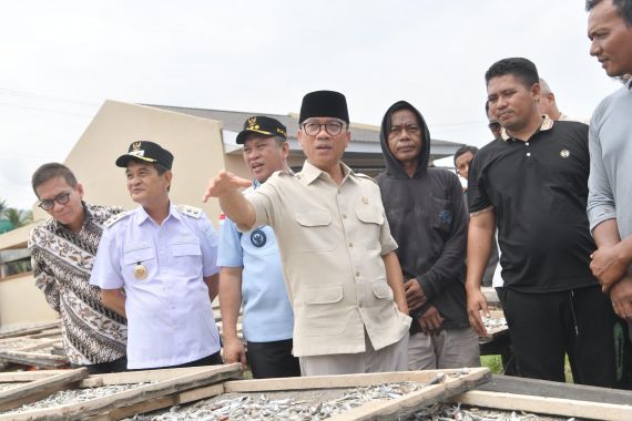 Mendes Yandri Bakal Mereplikasi Desa Inovasi yang Sukses Diterapkan di Konawe Utara - JPNN.COM