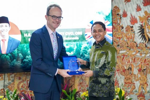 Pertemuan Bilateral dengan Dubes UK, Menhut Perkuat Kerja Sama Folu Net Sink 2030 - JPNN.COM