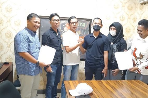 Laporan Dicabut, Kasus Penganiayaan terhadap Ketua LPM di Depok Berakhir Damai - JPNN.COM