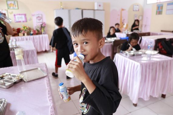 Dukung Program Makanan Bergizi Gratis, Kalbe Luncurkan Milk Pro - JPNN.COM