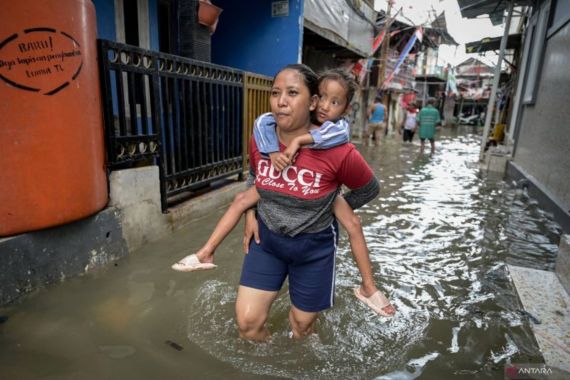 Banjir Rob Menggenangi 6 RT di Marunda dan Pluit Jakarta Utara - JPNN.COM