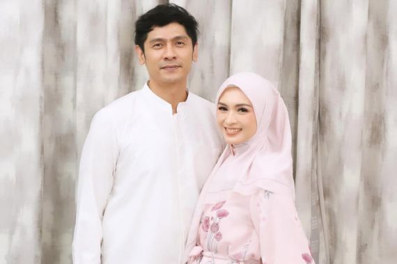 10 Tahun Pernikahan dengan Donita, Adi Nugroho: Happy lah, Pokoknya - JPNN.COM