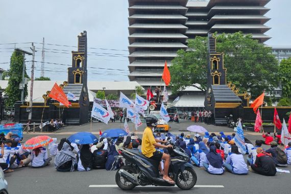 Buruh Jateng Menuntut UMSP 2025 Segera Ditetapkan - JPNN.COM