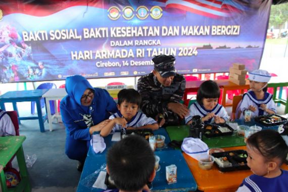 TNI AL Gelar Makan Bergizi Gratis di Berbagai Wilayah Demi Wujudkan Indonesia Emas 2024 - JPNN.COM