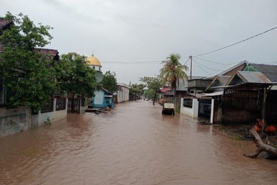 376 Rumah di Kabupaten Bima Terendam Banjir - JPNN.COM