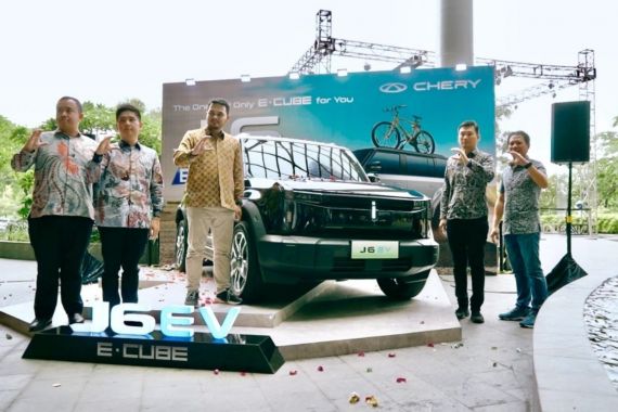 Mobil Listrik Chery J6 Sapa Warga Surabaya, Cek Harga di Sini - JPNN.COM