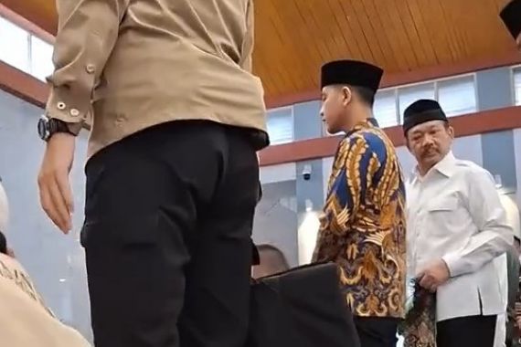 Respons Takmir Masjid soal Viral Paspampres Usir Jemaah saat Gibran Jumatan di Semarang - JPNN.COM