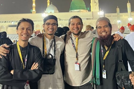 Sheila on 7 Laksanakan Umrah Bareng Salman Al Jugjawy - JPNN.COM