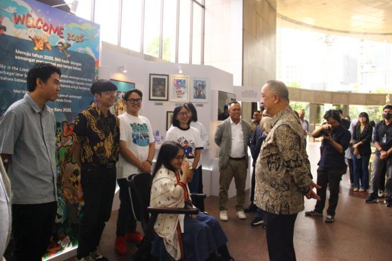 Kantor Pusat BNI Pajang Karya Lukis 7 Seniman Visual Muda Disabilitas - JPNN.COM