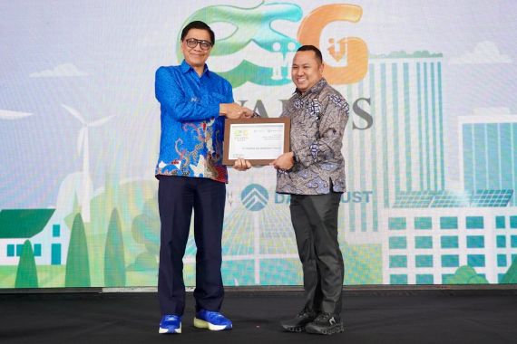 Pupuk Kaltim Raih Predikat Gold Star Investortrust ESG Awards 2024 - JPNN.COM