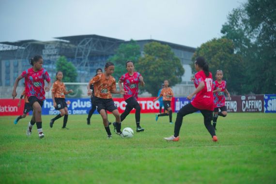 MilkLife Soccer Challenge Sukses Tumbuhkan Minat Siswi Rangkai Mimpi Jadi Bintang Sepak Bola Masa Depan - JPNN.COM