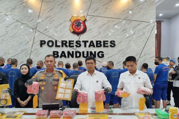 Polisi Gagalkan 9 Kilo Sabu-Sabu Beredar di Kota Bandung - JPNN.COM