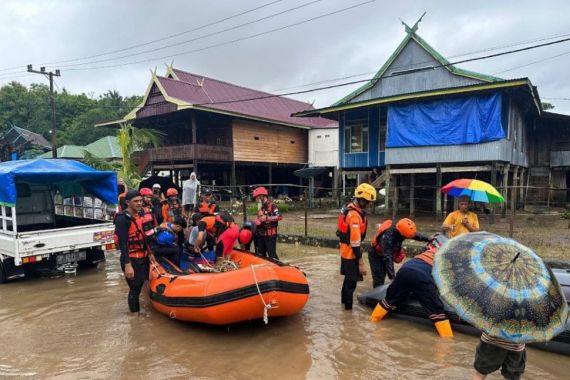 Proses Evakuasi Korban Banjir di Sulsel Terus Berlanjut - JPNN.COM