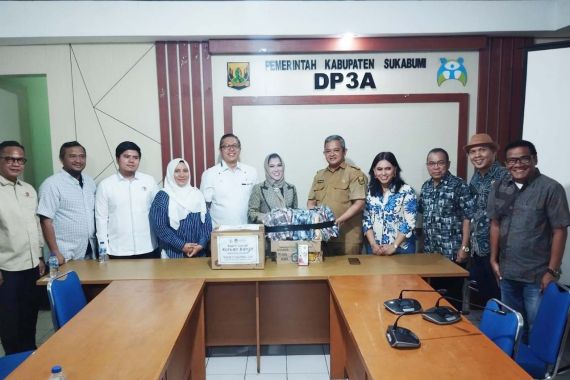 Tim Pansus DPRD Kota Bogor Gerak Cepat Salurkan Bantuan di Sukabumi - JPNN.COM