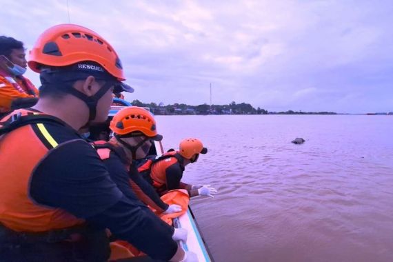 Penyelam yang Hilang di Kukar Ditemukan Sudah Meninggal Dunia - JPNN.COM