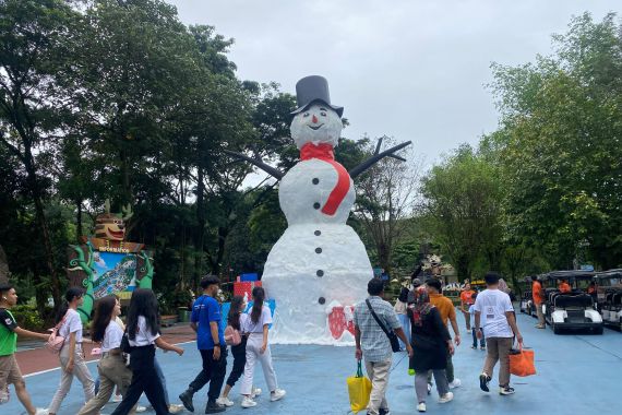 Libur Natal dan Tahun Baru, Jungleland Hadirkan Boneka Salju Setinggi 10 Meter - JPNN.COM