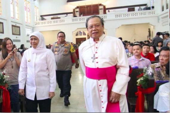 Khofifah Ajak Masyarakat Jadikan Natal Momentum Tebar Cinta Kasih - JPNN.COM