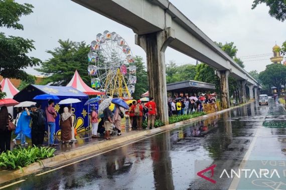 Libur Natal, TMII Dipadati Lebih dari 12 Ribu Pengunjung - JPNN.COM