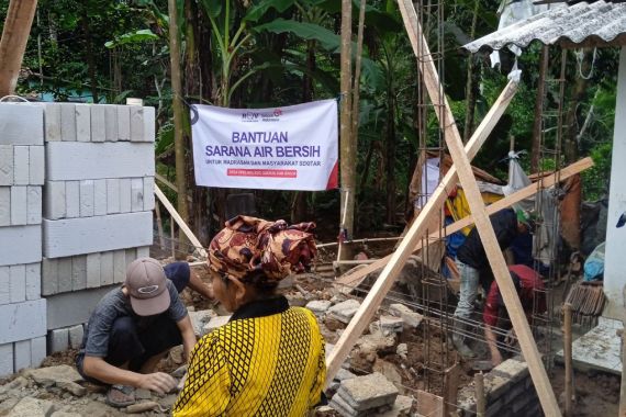 Atasi Krisis Air Bersih, Masyarakat Kecamatan Cijeruk Bangun Fasilitas Sarana Air Bersih - JPNN.COM