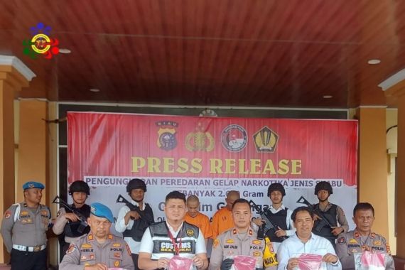 Bea Cukai dan Polres Siak Gagalkan Penyelundupan 2,6 Kg Sabu-Sabu, 2 Orang Diamankan - JPNN.COM