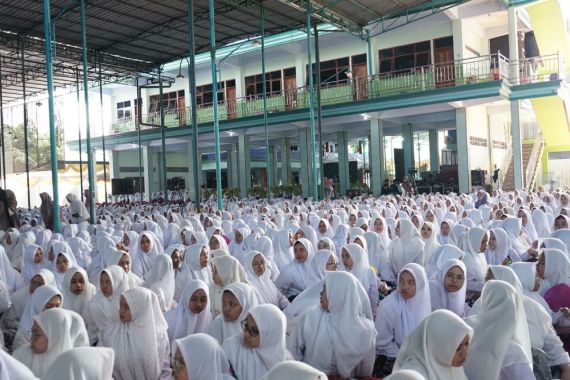 1 Abad Ponpes Alfalah Ploso: Mengenang Cinta Nyai Rodliyah - JPNN.COM