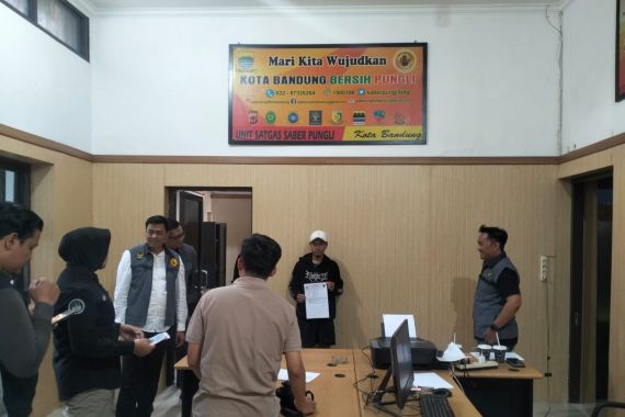 Pelaku Getok Parkir Kebun Binatang Bandung Dipulangkan Seusai Diperiksa Satgas Saber Pungli - JPNN.COM