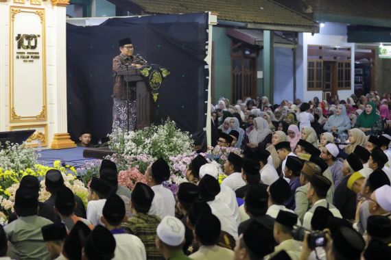 100 Tahun Al Falah Ploso: Gus Muhaimin Beruntung Dibimbing Kiai Nurul Huda Djazuli - JPNN.COM