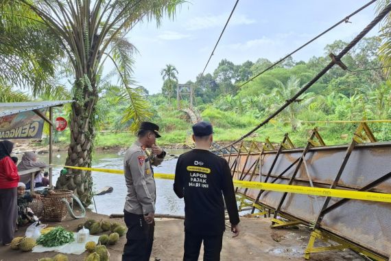 Jembatan Gantung di Lubuklinggau Putus, 8 Orang Terluka, Begini Kondisinya - JPNN.COM