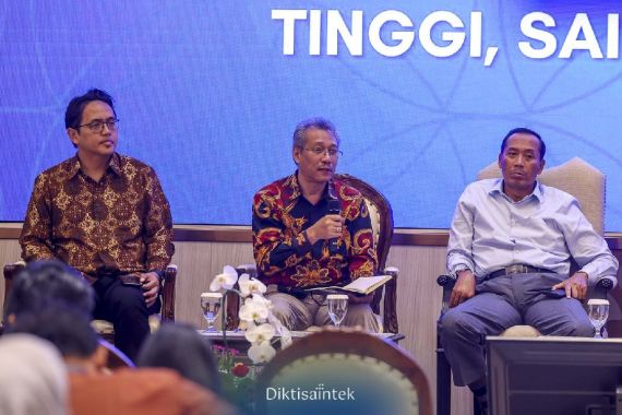 Kemdiktisaintek Usulkan Anggaran Tambahan ke DPR Khusus Tukin Dosen - JPNN.COM