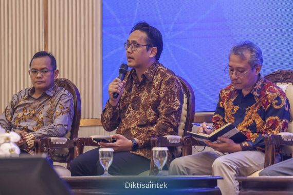 Dukung Ketahanan Pangan, Kemdiktisaintek Galakkan Riset & Inovasi Benih Unggul - JPNN.COM