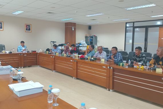 Polemik Pasar Tumpah Ciwaringin Memanas, Warga Beri Deadline 1 Minggu - JPNN.COM