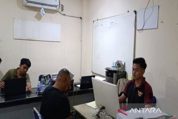 Todong Petugas Loket Parkir Pakai Airsoft Gun, PNS KSOP Bakauheni Ditangkap Polisi - JPNN.COM