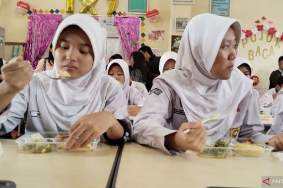 Program Makan Siang Bergizi Gratis Dinilai Menghemat Pengeluaran Uang - JPNN.COM