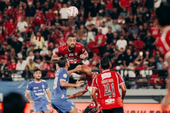 Bali United Vs Persib Bandung Dramatis, 2 Gol, 12 Kartu Kuning, 1 Merah - JPNN.COM