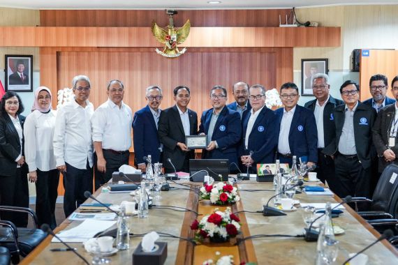 Menhut Bertemu Jajaran Fakultas Kehutanan IPB, Bahas Potensi Kerja Sama Smart Forestry - JPNN.COM