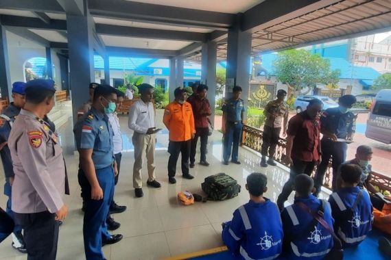 Kapal Mengangkut Pekerja Migran Ilegal Tenggelam di Perairan Karimun, 3 Orang Hilang - JPNN.COM