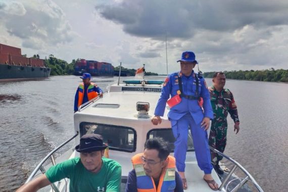 Kru Kapal Asal Malaysia Tenggelam di Sungai Siak - JPNN.COM