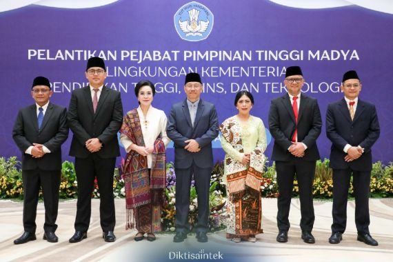 Mendiktisaintek Lantik 7 Pejabat, Tidak Ada Lagi yang Berstatus Plt - JPNN.COM