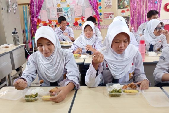 Biaya Makan Bergizi Gratis di Palembang Ditambah Rp 2 Ribu - JPNN.COM