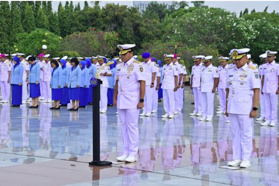 Menjelang Peringatan Hari Dharma Samudera, KSAL Pimpin Ziarah di TMP Kalibata - JPNN.COM