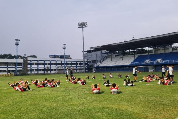 Menuju Piala Asia 2025, Timnas U-17 Indonesia Gelar TC Perdana di Stadion Sidolig Bandung - JPNN.COM