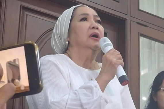 Petty Tunjungsari Sempat Ikuti Jejak Titiek Puspa Sebagai Penyanyi, Tetapi Memilih Berhenti Gegara Ini Petty Tunjungsari Sempat Ikuti Jejak Titiek Puspa Sebagai Penyanyi, Tetapi Memilih Berhenti Gegara Ini - JPNN.COM