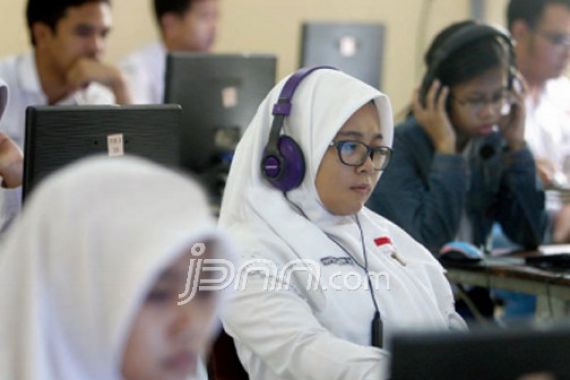 UNBK Komputer Kurang, Pinjam Laptop Siswa - JPNN.COM