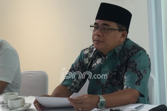 Bukan Ketua DPR Lagi, Akom Bertahun Baru di Tanah Suci - JPNN.COM