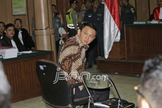 Kubu Ahok Tak Tahu soal Perpindahan Lokasi Sidang - JPNN.COM