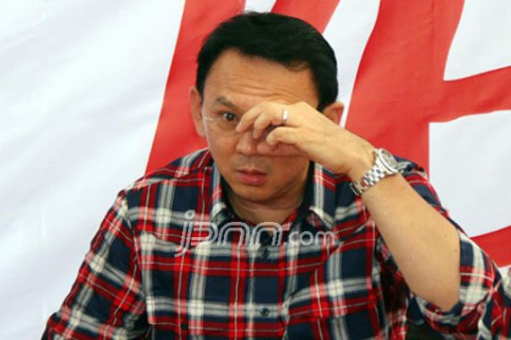 Absen saat Sidang Ahok, Begini Dukungan Gadis Ahok - JPNN.COM