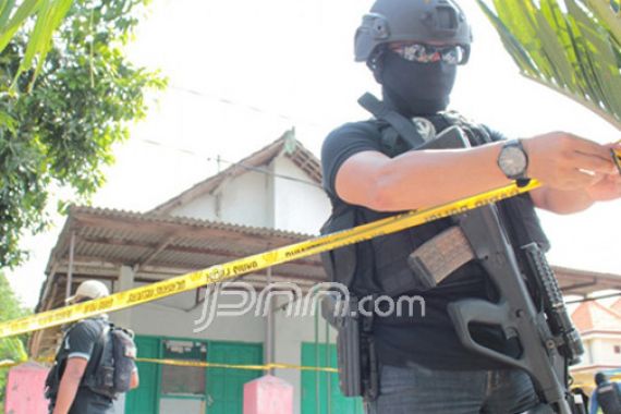 Terduga Teroris Berniat Serang Polisi Pakai Golok - JPNN.COM