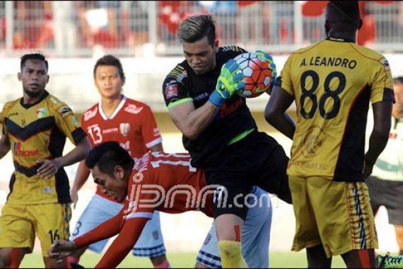 Tak Moncer, Kiper Ini Tetap Dipertahankan Naga Mekes - JPNN.COM